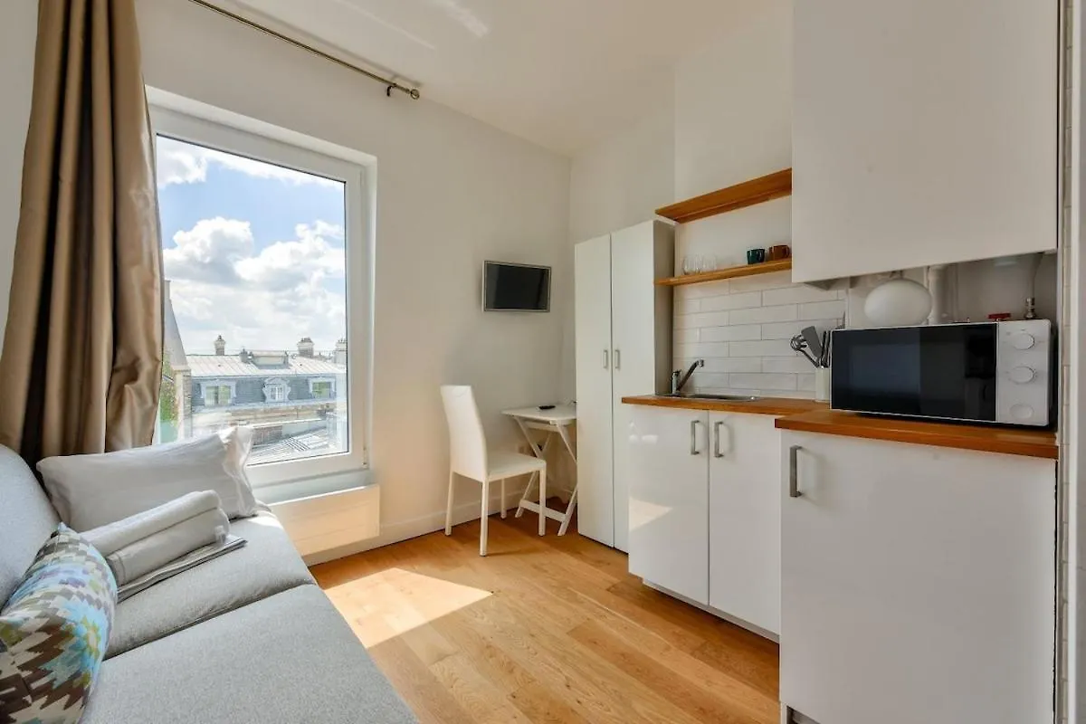 Apartment Studio With A Panoramic View Of The Eiffel Tower Paris