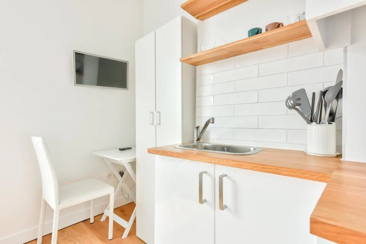 Studio With A Panoramic View Of The Eiffel Tower Paris 0*,  France