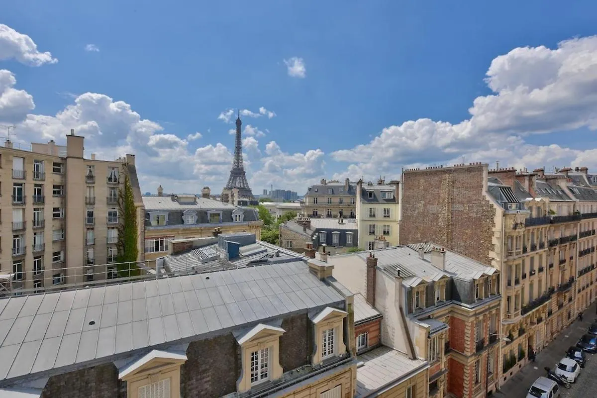 Apartment Studio With A Panoramic View Of The Eiffel Tower Paris France