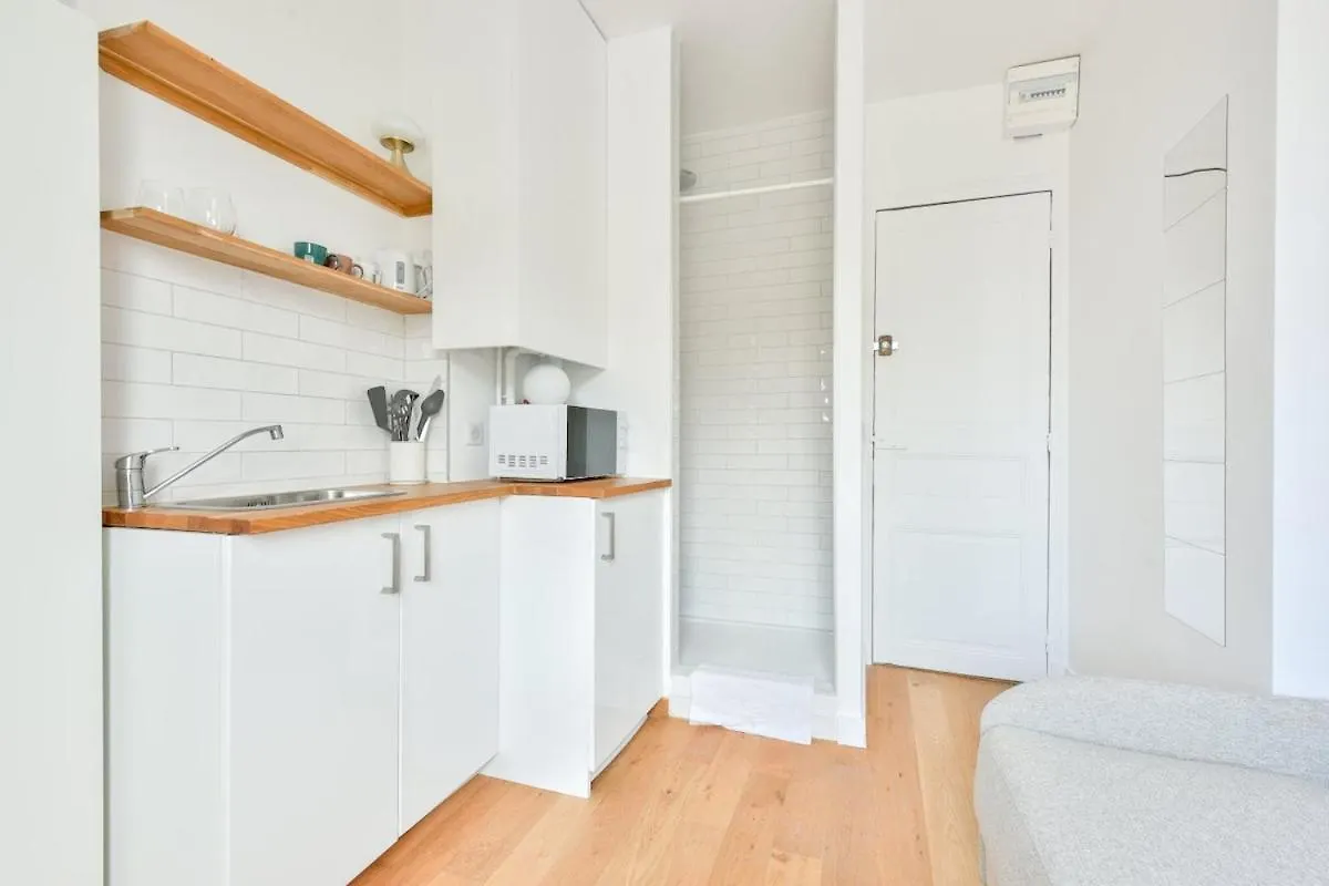 Studio With A Panoramic View Of The Eiffel Tower Paris France