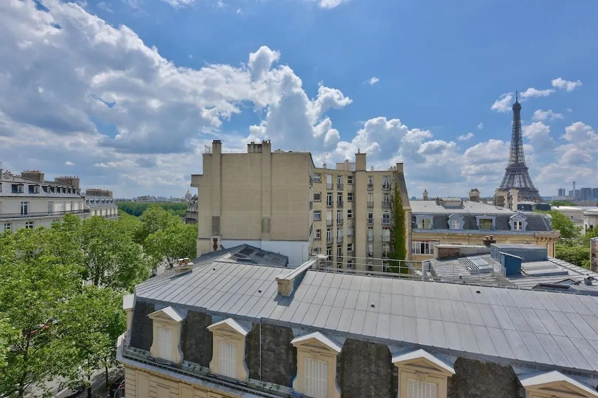 Studio With A Panoramic View Of The Eiffel Tower Paris